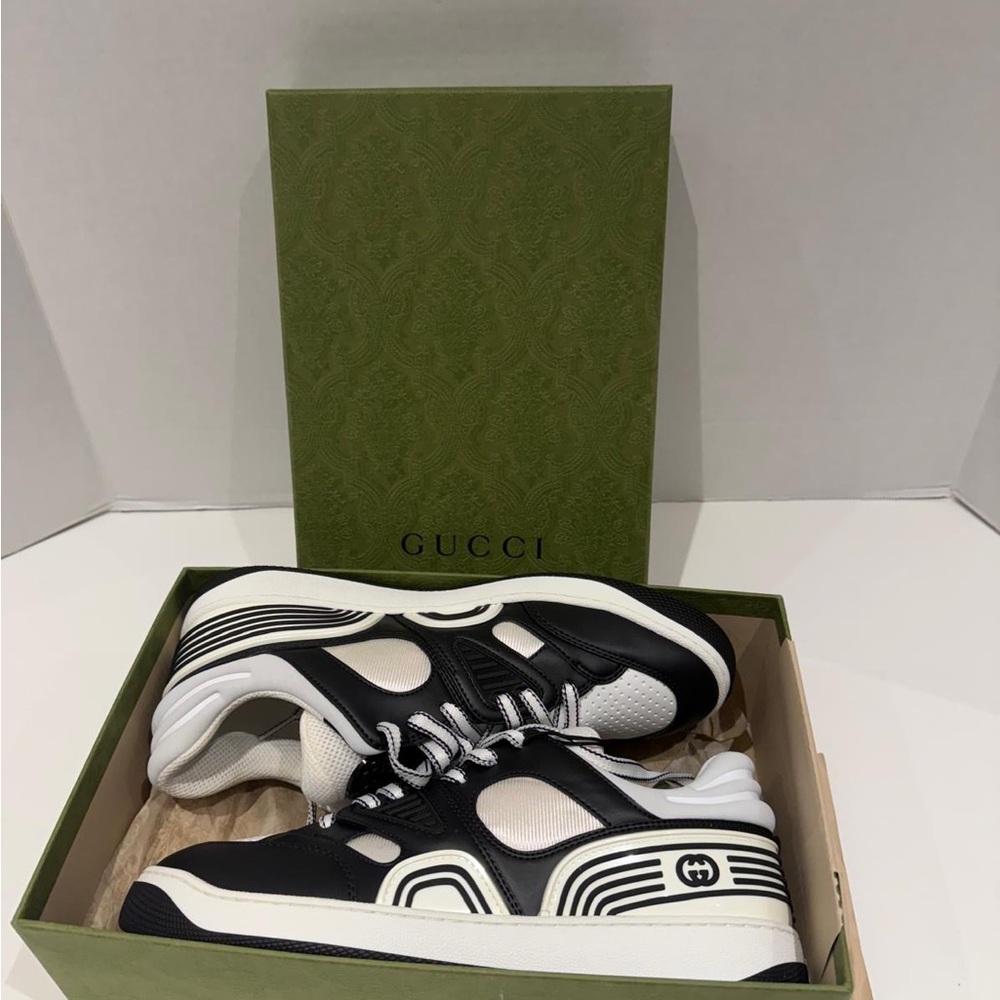 Gucci Black and White Sneakers - Picture 5 of 7